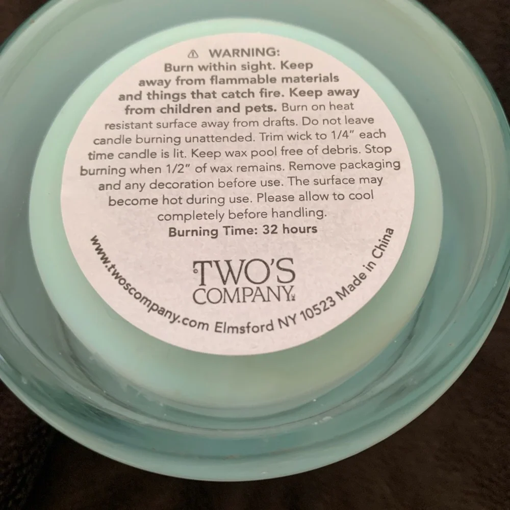 TWO’S COMPANY 5.0 oz. Coral Reef Fresh water richly scented candle NIB NWT